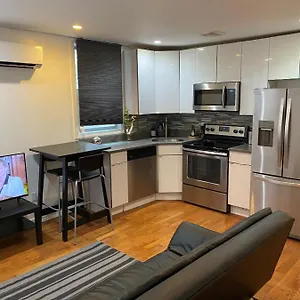 https://2-bedroom-two-baths-newly-renovated-apartment.us-newyorkcity.com