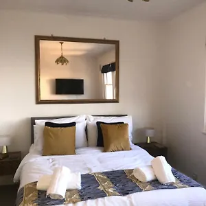 https://new-seafront-sanctuary-studio-apartment-with-stunning.brighton-hotels-england.com