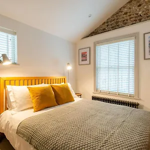 https://beautiful-central-3-min-walk-from-beach-2-king-doubles.brighton-hotels-england.com